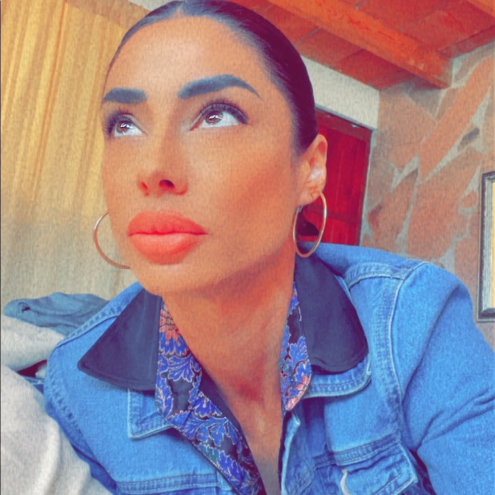 Meet your Posher, Bunzz